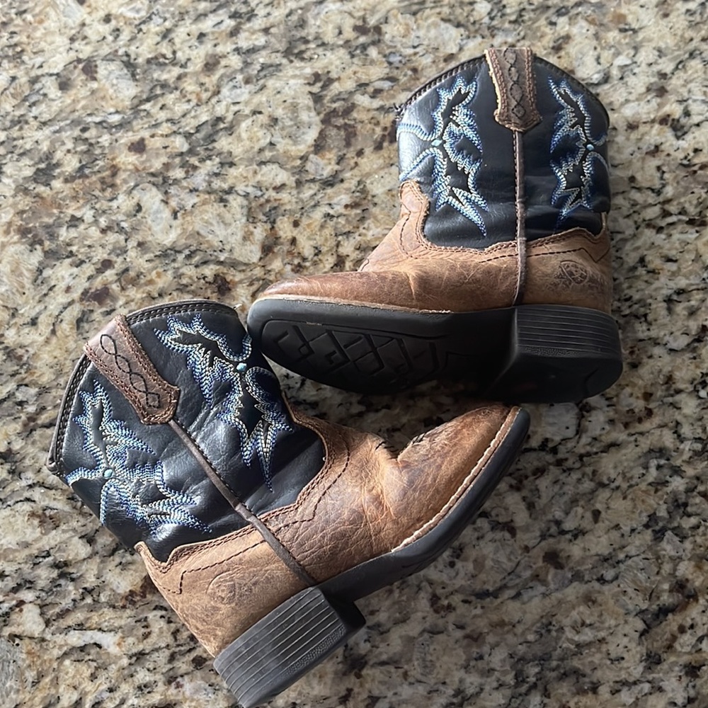 16cm x 7cm  ariat toddler boots I believe it’s 9 toddler